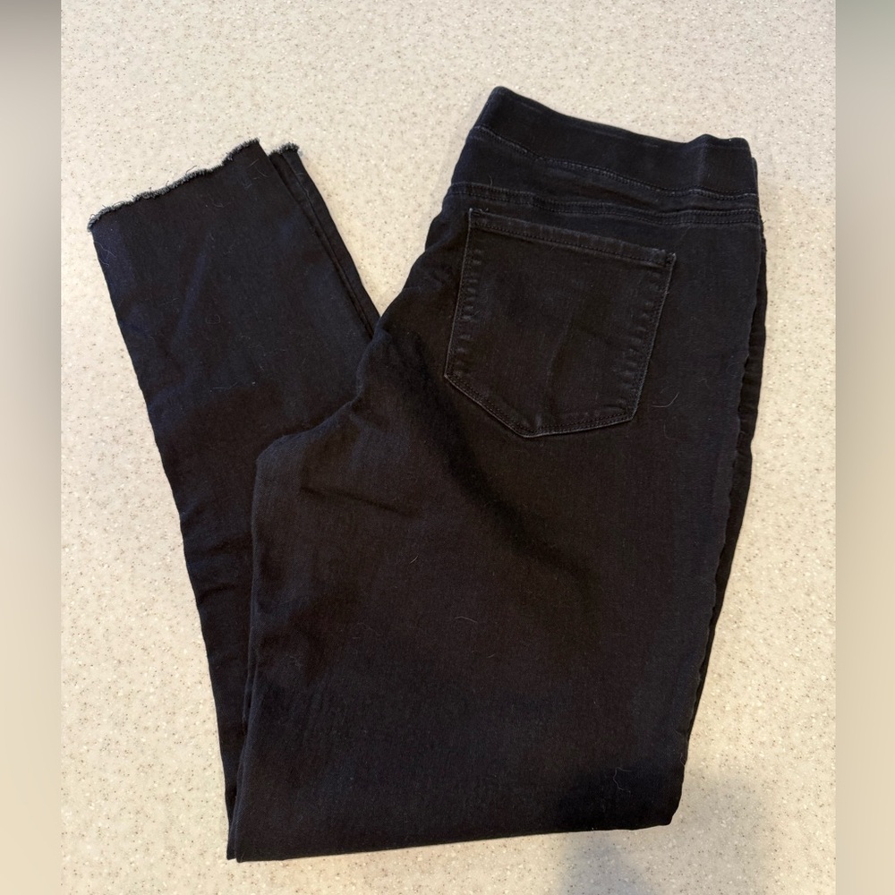Women’s Old Navy Black Denim Jeggings with Frayed Hem, 14L cut to 14R